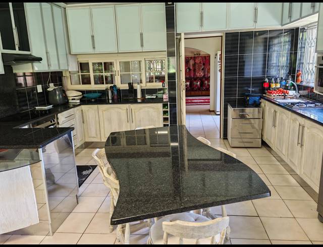 4 BEDROOM HOUSE FOR SALE IN CHILTERN HILLS